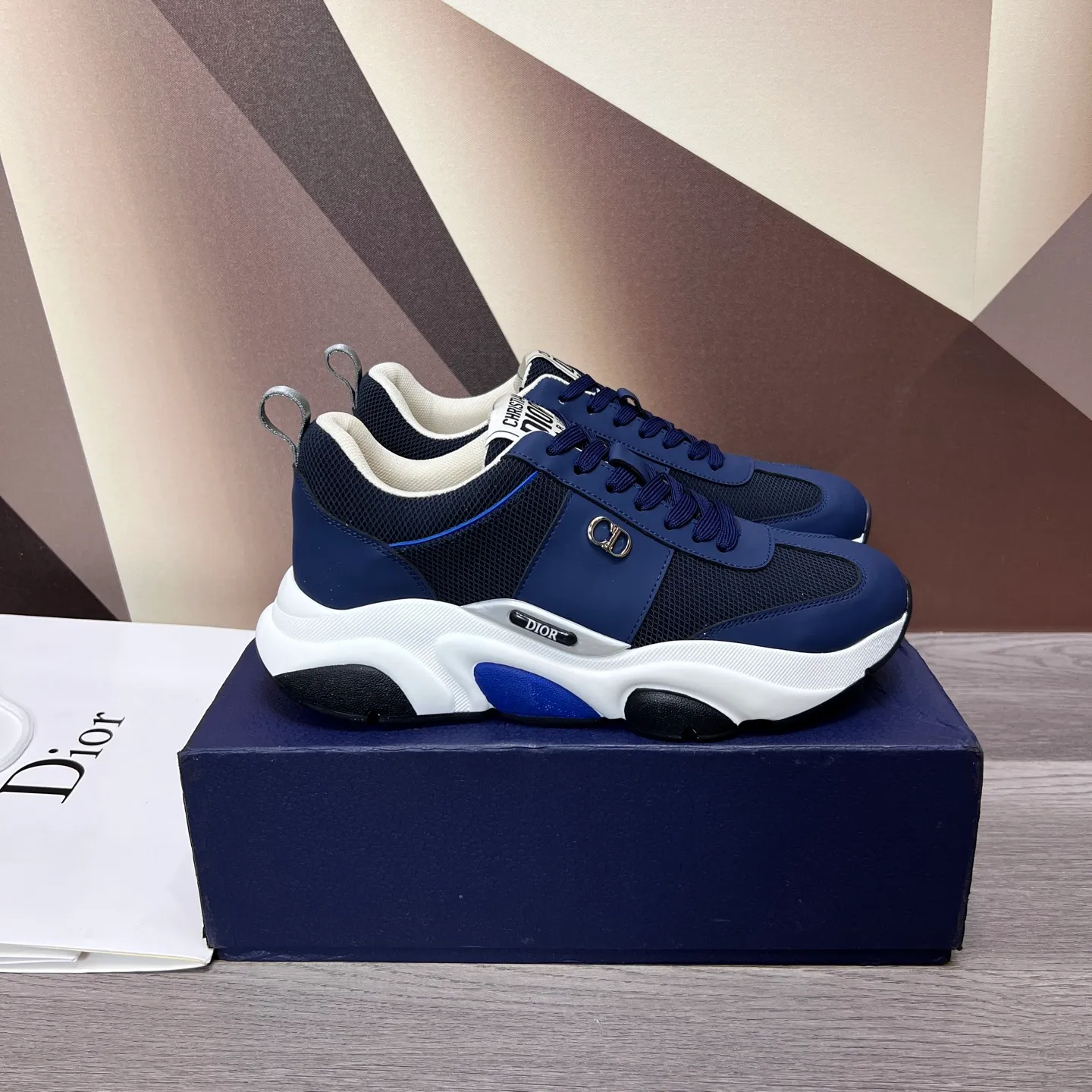 Factory price: 438💰Original Dior quality.~ Unique modern style sneakers. 🏃A must-have casual shoe for trendy men😍😍 Imported cowhide fabric, sheepskin foot pads (refuse to discolor and grind feet) soles: Original soles specially provided by the original factory, French lazy style design ⚠️Fit to the feet, original quality, super comfortable original soles. It’s like shooting the real thing🎬The real thing is better, high-quality sneakers, men’s shoe size: 38-44, (45 can be customized)